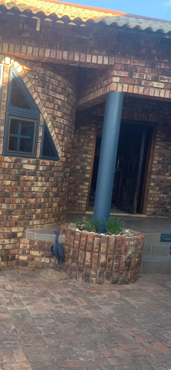 4 Bedroom Property for Sale in Minerva Gardens Northern Cape